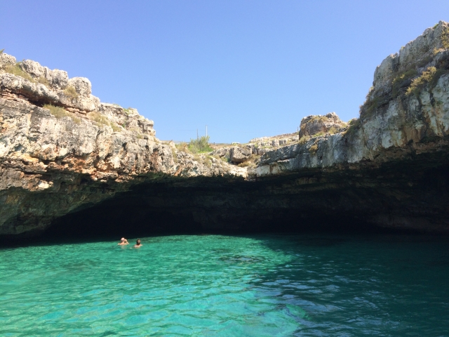 leuca grotta del fiume da visitare in canoa